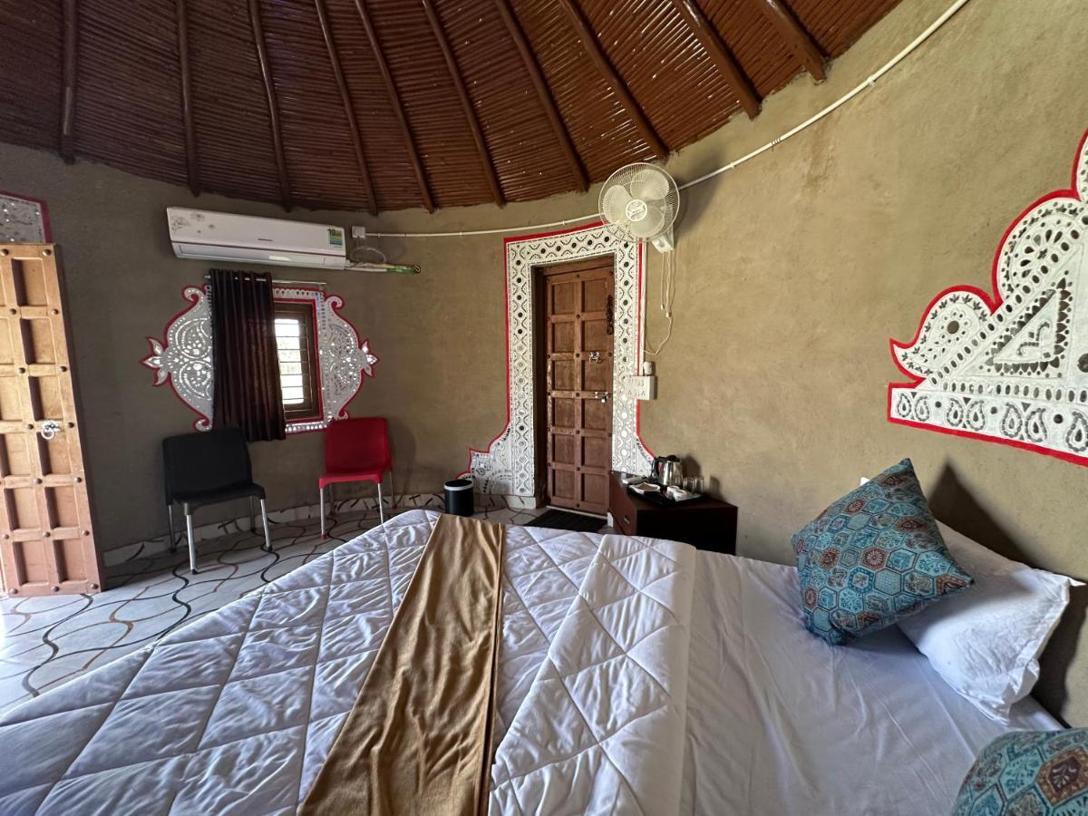 Modhera Sunrise Resort - Tents Bhungas Jungle Restaurants & Candlelight Dining Kalri Exterior foto