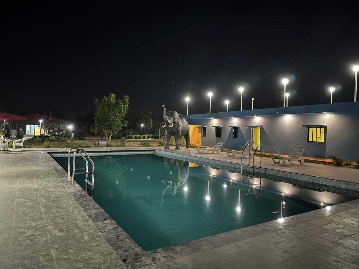 Modhera Sunrise Resort - Tents Bhungas Jungle Restaurants & Candlelight Dining Kalri Exterior foto