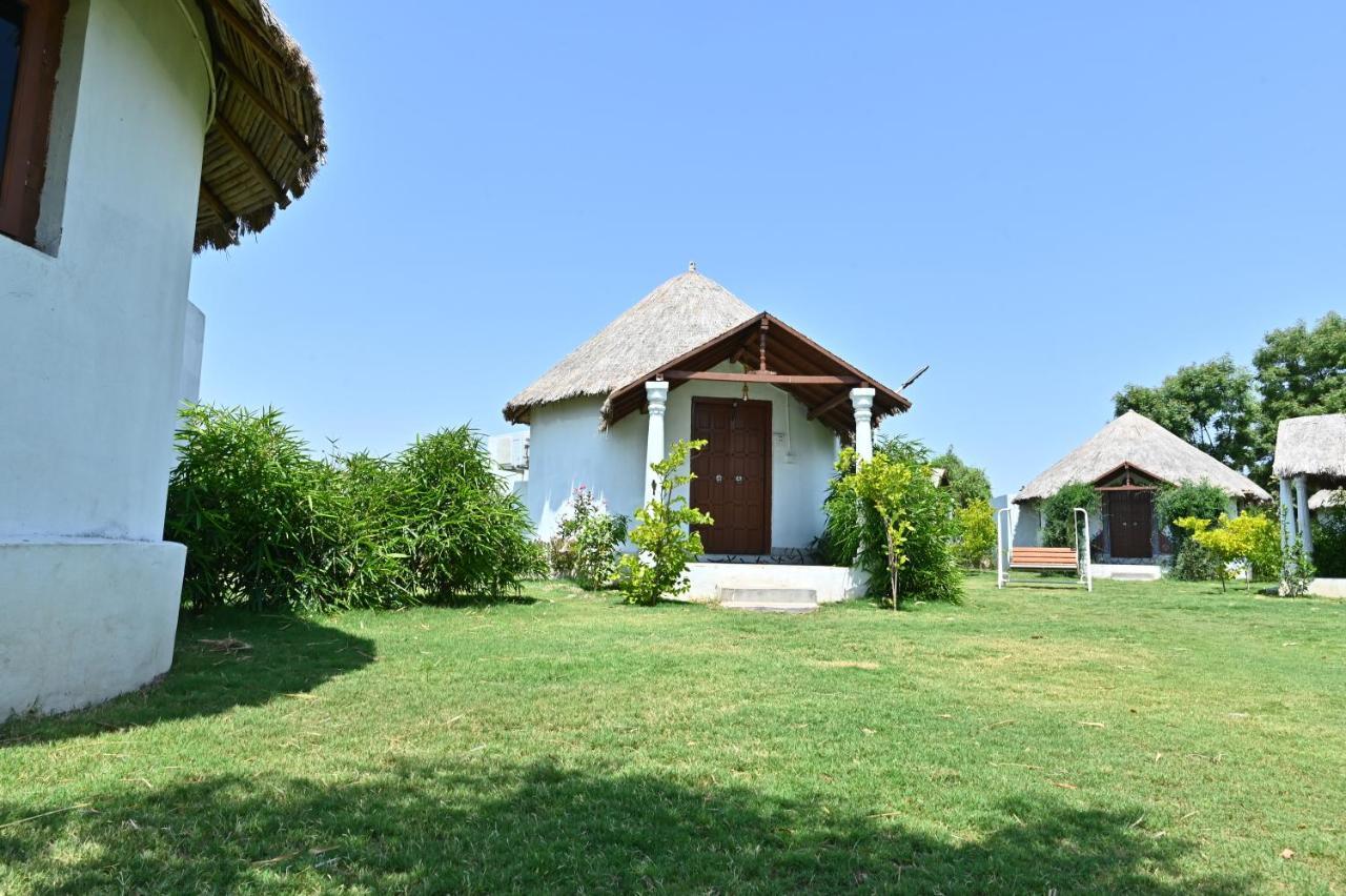 Modhera Sunrise Resort - Tents Bhungas Jungle Restaurants & Candlelight Dining Kalri Exterior foto