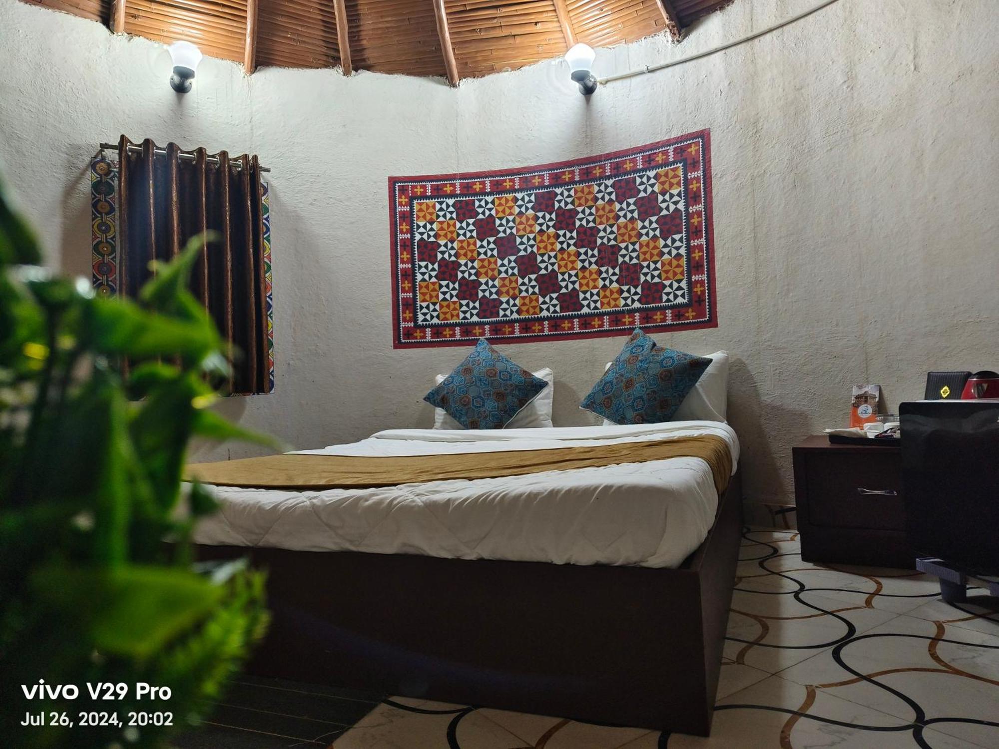 Modhera Sunrise Resort - Tents Bhungas Jungle Restaurants & Candlelight Dining Kalri Exterior foto